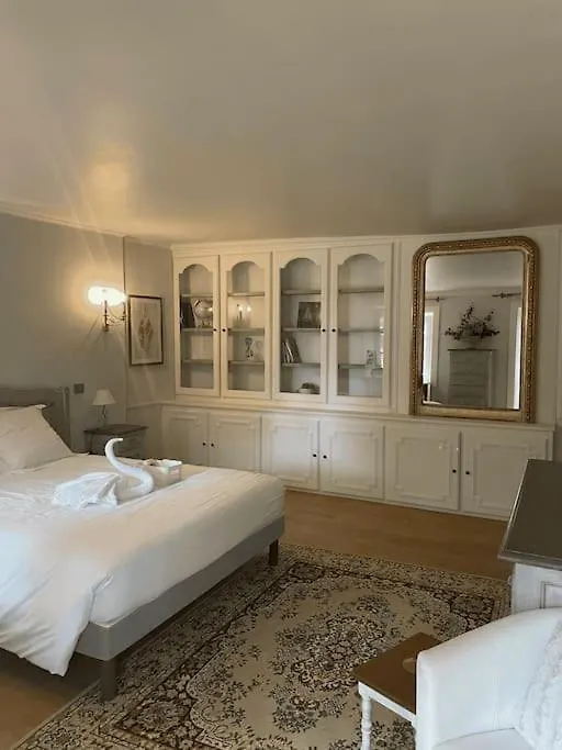 Le Manoir Lacalmontie Vitrac  Vitrac (Cantal)