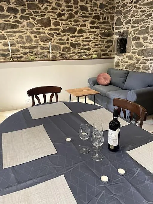 Le Manoir Lacalmontie Vitrac  0*, Vitrac (Cantal) France