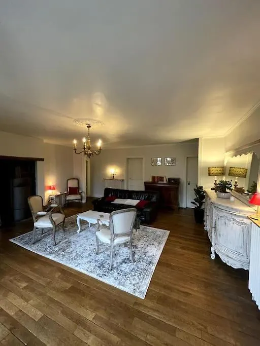 Le Manoir Lacalmontie Vitrac  0*, Vitrac (Cantal)